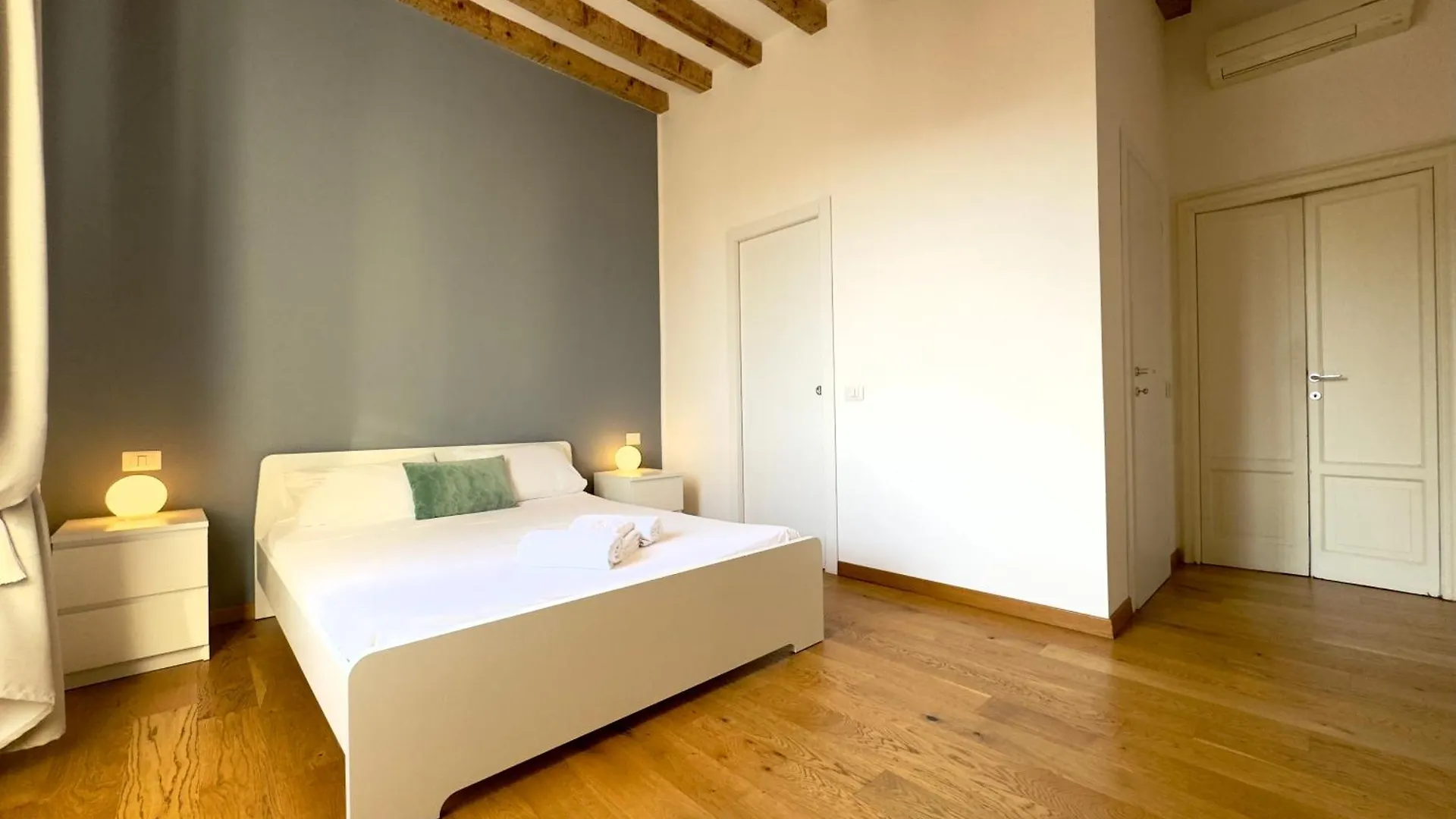 Cosy Navigli Apartment Milan Italy